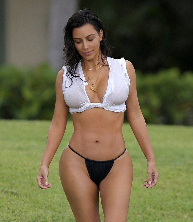 Kim Kardashan in bikini